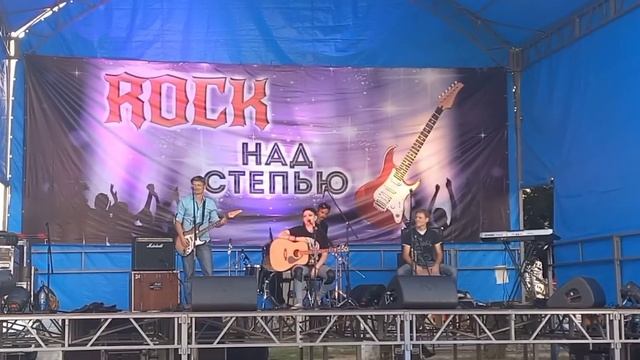 ROCK надСТЕПЬЮ?Анфиса на рок-фестивале?Самарская область /с.Большая Глушица/Папа в кадре/июль 2022 смотреть онлайн