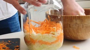 КВАШЕНАЯ КАПУСТА В 3 х ЛИТРОВОЙ БАНКЕ