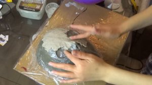 Маска из массы папье-маше и крылья летучей мыши