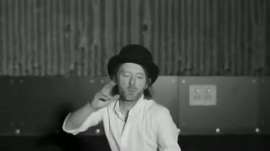 Thom Yorke dances to Single Ladies
