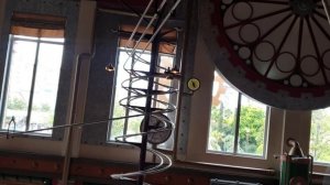 Летающие кастрюли. Продолжаем наш отдых в Сочи парк. Зашли в ресторан аттракцион Роллер.