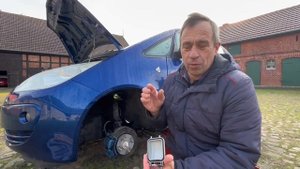 Замена лампочки на автомобиле Mitsubishi colt 