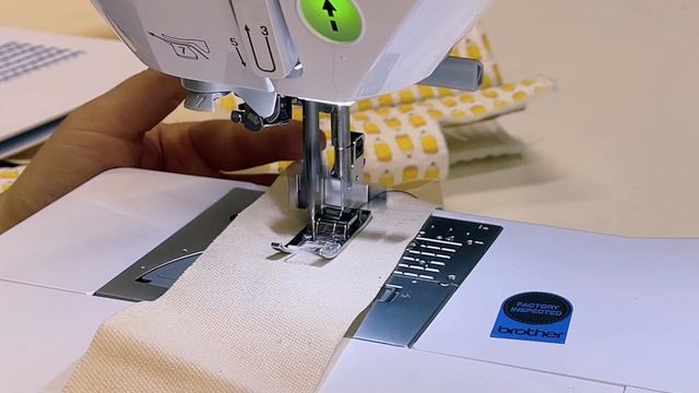 КАК СШИТЬ КОСМЕТИЧКУ СВОИМИ РУКАМИ/ МАСТЕР КЛАСС/ СТЁГАНЫЙ ПЕНАЛ смотреть онлайн