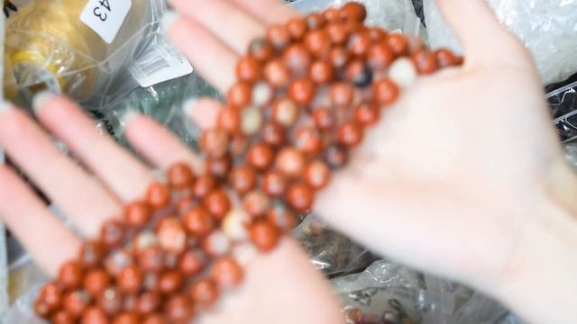 БУСИНЫ ИЗ НАТУРАЛЬНОГО КАМНЯ. 21 КГ СЧАСТЬЯ. ЧАСТЬ 1. смотреть онлайн