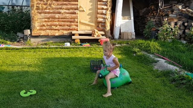 ПОВТОРЯЕМ ЦИФРЫ, ИГРАЯ на даче. Чем занять ребенка на природе? Ребенок на даче). А Вы с нами!? Дача