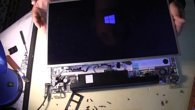 смотрим как работает ноутбук Sony Vaio в полностью разобранном состоянии