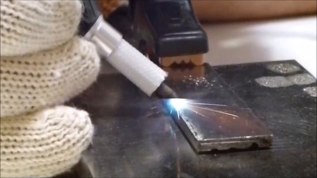 Тестовая электроискровая наплавка на инструментальную сталь аппаратом SparkDepo300 смотреть онлайн