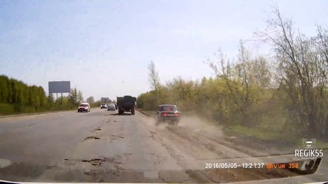 Выкинуло на обочину, Омск смотреть онлайн