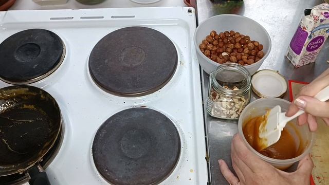 Готовлю подарочный набор из конфет и орехов? #соленаякарамель #конфетысфундуком #быт