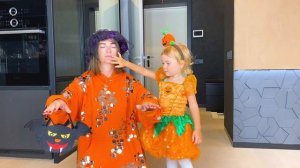 Мама стала лунатиком в ночь на Хэллоуин| Halloween Story Trick or Treat