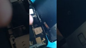 Восстановленный iphone xr не видит симкарту.