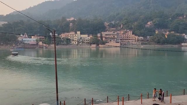 Мирская жизнь в духовной столице Индии - Ришикеше смотреть онлайн