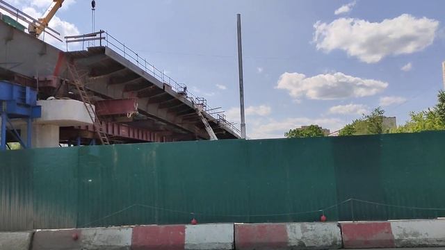 Мост между улицами 800-летия Москвы и Инженерной. смотреть онлайн