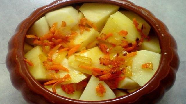 Филе курицы в горшочках