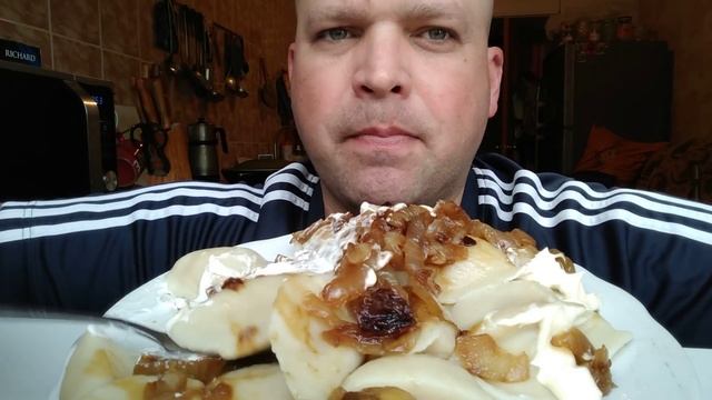 MUKBANG potato dumplings | ОБЖОР вареники с картошкой и сметаной.