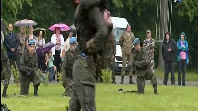 В Холме установлен памятник генералу-десантнику Василию Маргелову смотреть онлайн