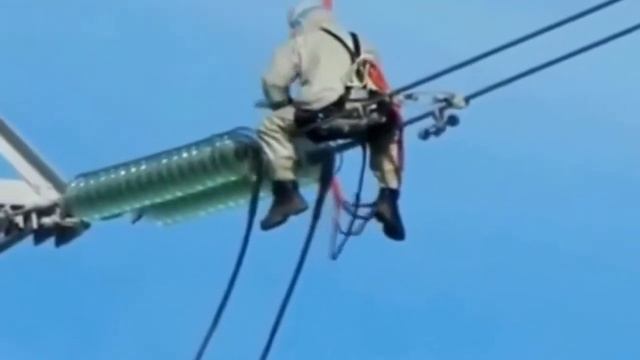 Электрики со стальными яйцами на больших высотах смотреть онлайн
