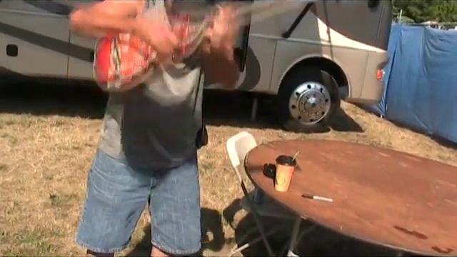 Bobby Patterson Contemplating "Illustrated Man" on a Travel Guitar смотреть онлайн