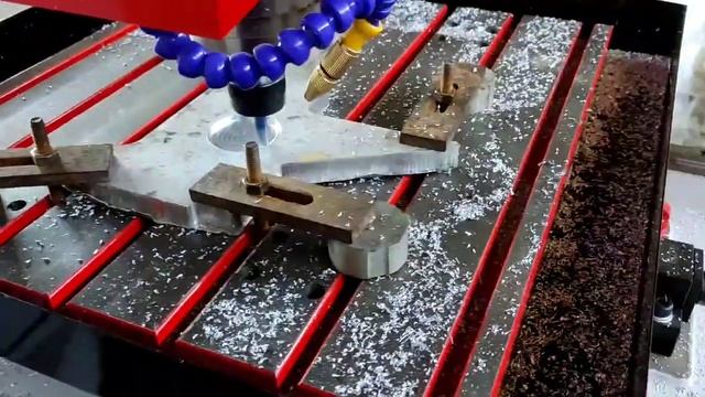 Фрезеровка алюминия на чугунном станке CNC-4040.