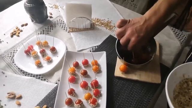 Канапе. Черри, карамелизованные с кунжутом смотреть онлайн