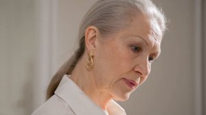 Невестка увидела как свекровь подсыпает ей порошок, и, поменяв чашки, побледнела от результата