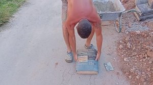 Как легко отмерить половину мешка цемента.