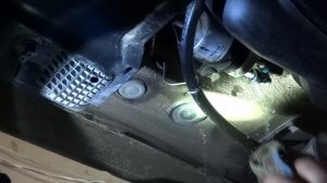 VW polo sedan / замена топливного фильтра - Ufi 31.833.00