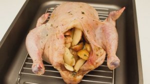 Курица целиком в духовке с овощами