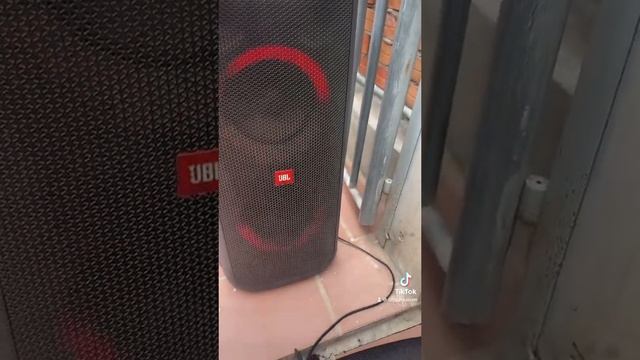 test sound JBL party 300 with JBL Boombox 3