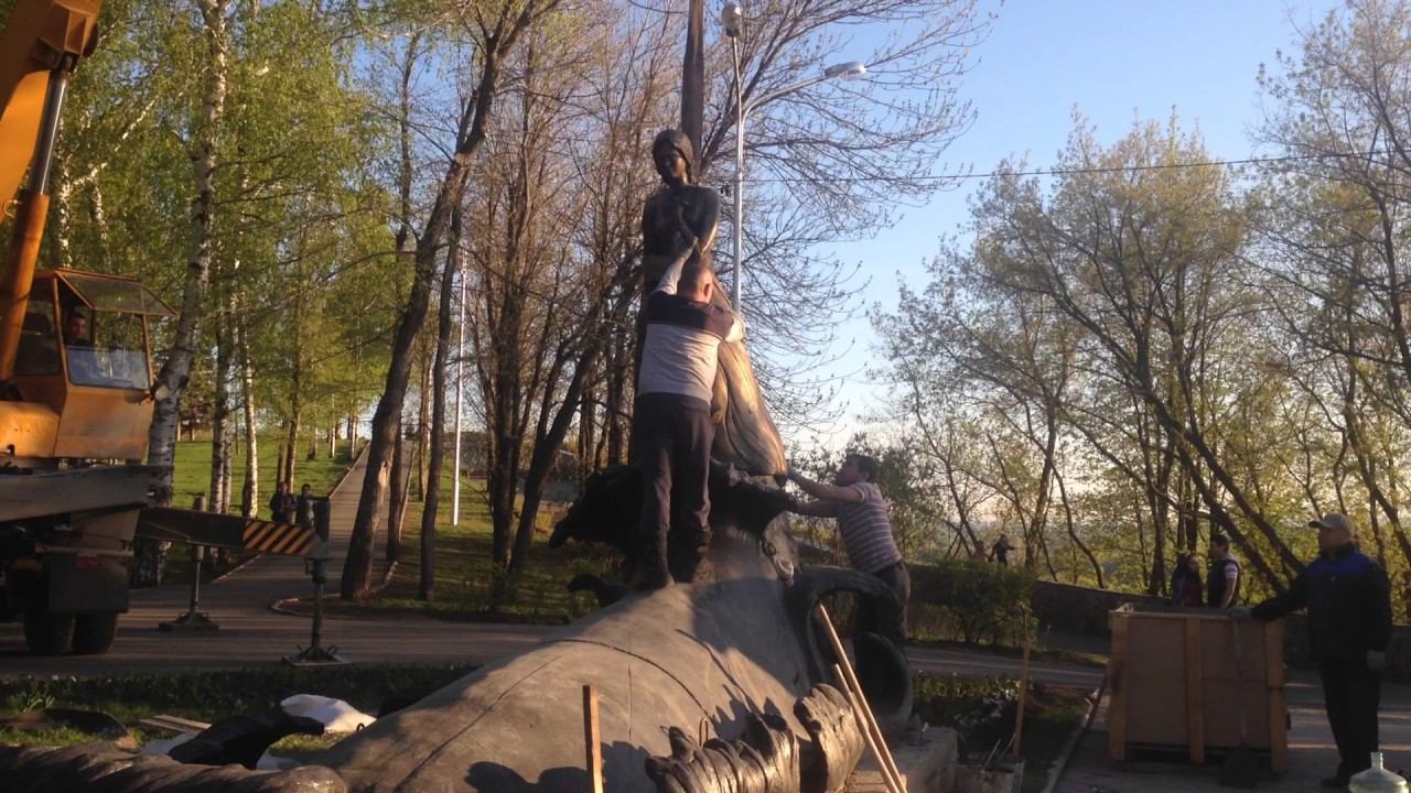 В уфимском Парке Победы устанавливают новый памятник