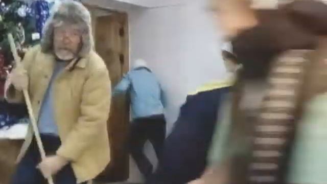 Взрослые читают детские стихи. Часть 1 смотреть онлайн