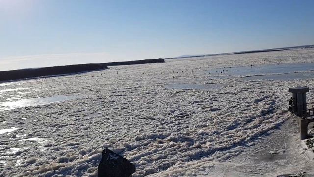 ОПАСНАЯ РЫБАЛКА НА ЖИЗНЬ, НА ТОНКОМ ЛЬДУ. смотреть онлайн