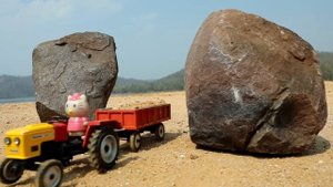 Экскаватор в ямке на пляже