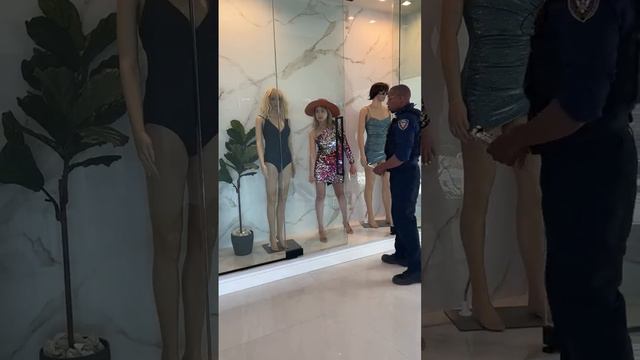 Y2meta.to-Woman hide herself in mannequin display area #Shorts