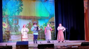 Спустилась ночь над засыпающими клёнами