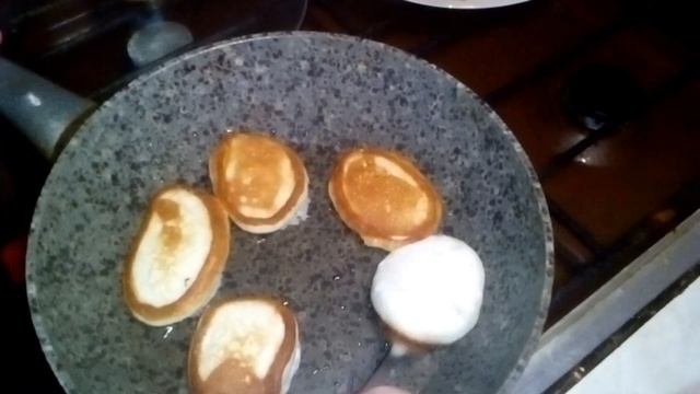 Оладьи на скорую руку.Быстро.Просто.Вкусно)))