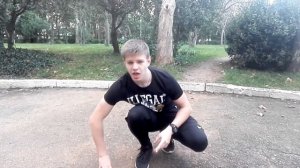 Как научиться отжиматься на одной руке за 5 минут!!! (2 трюка)