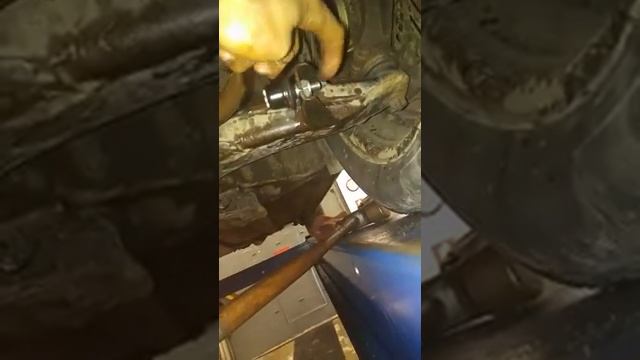 How to change sway bar links. 2007 Subaru Impreza
