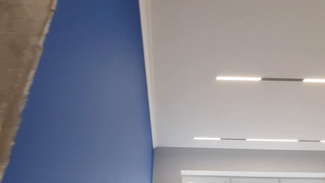 Натяжные потолки Москва -трековые светильники на магнитном шинопроводе SLOTT- #натяжныепотолкимоскв смотреть онлайн