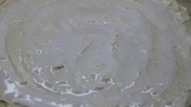 Пицца с лососем, помидорами и моцареллой