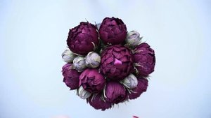 Мастер-класс: Цветы в коробке из гофрированной бумаги I Букет с цветами и конфетами