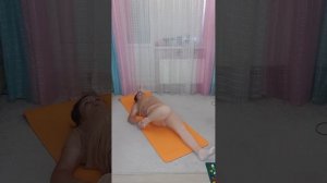 Синдром беспокойных ног. 4 упражнения, которые помогут избавиться от выкручивания ног.