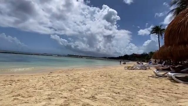 Day in Puerto Aventuras смотреть онлайн