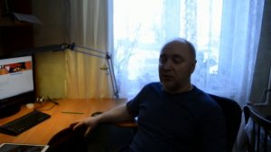 Почему петух лезет в гнездо?