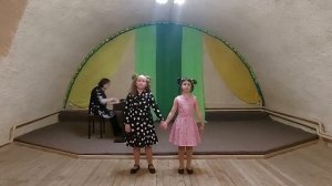 Вокальный дуэт. Иванова Варвара, Ильницкая Елизавета. «Про ежа»,«Добрая песенка»