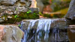  Стрим на скалах - Расслабляющий звук воды - Расслабьтесь река в горах Дзен источник природа йога