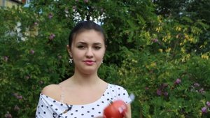 Как целоваться на помидоре - Девушки Мотора