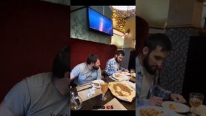 Шапи в ресторане )