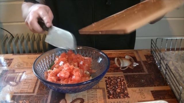 Шампиньоны фаршированные сыром и помидорами на мангале