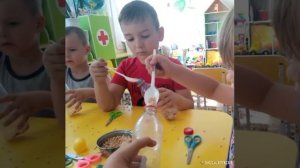 Вторая жизнь ненужных вещей: изготовление погремушек.
